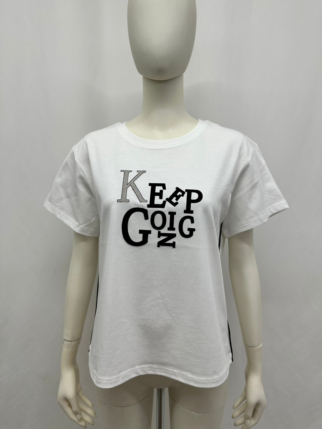 ロゴTシャツ