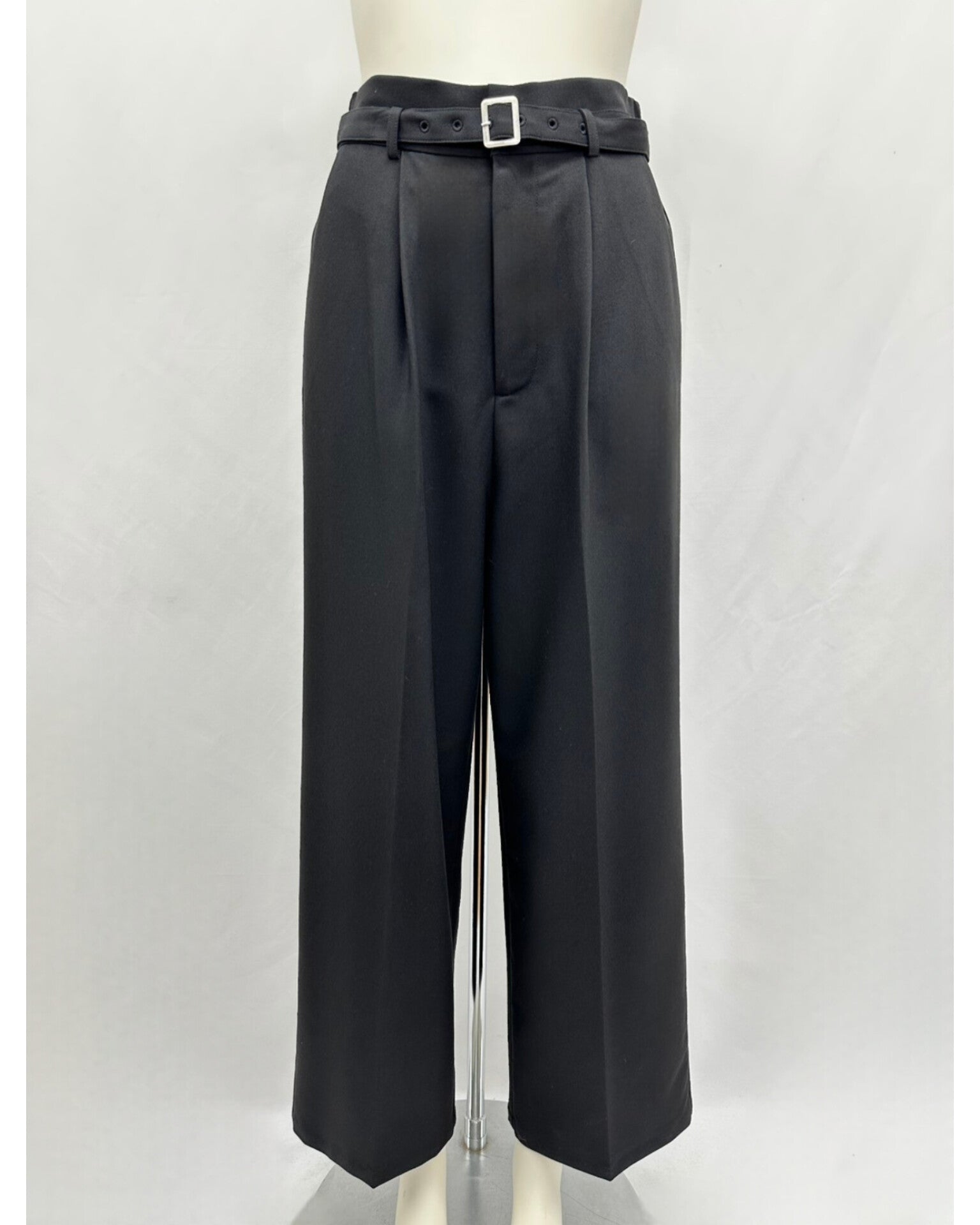 タック ワイドストレートパンツ