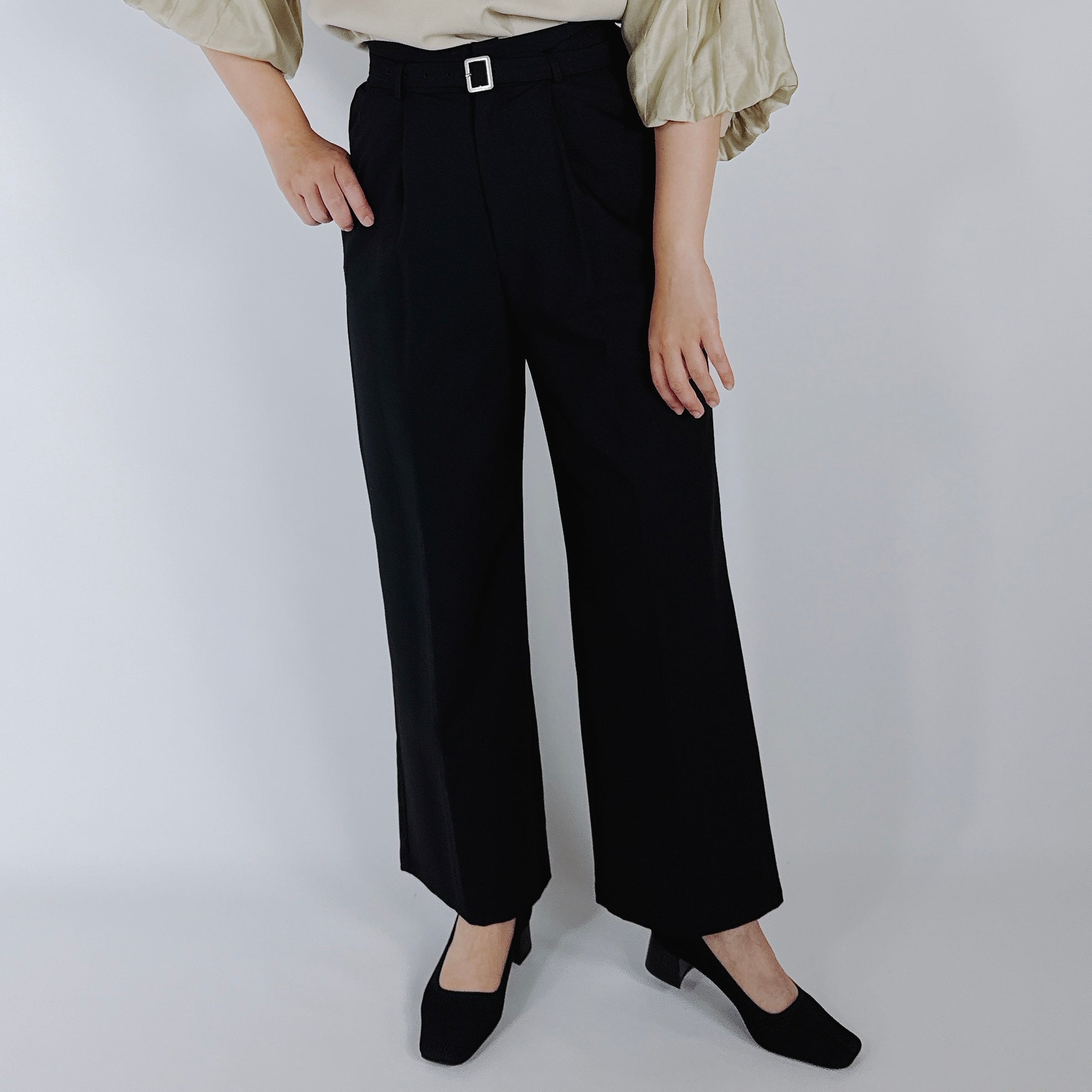 タック ワイドストレートパンツ